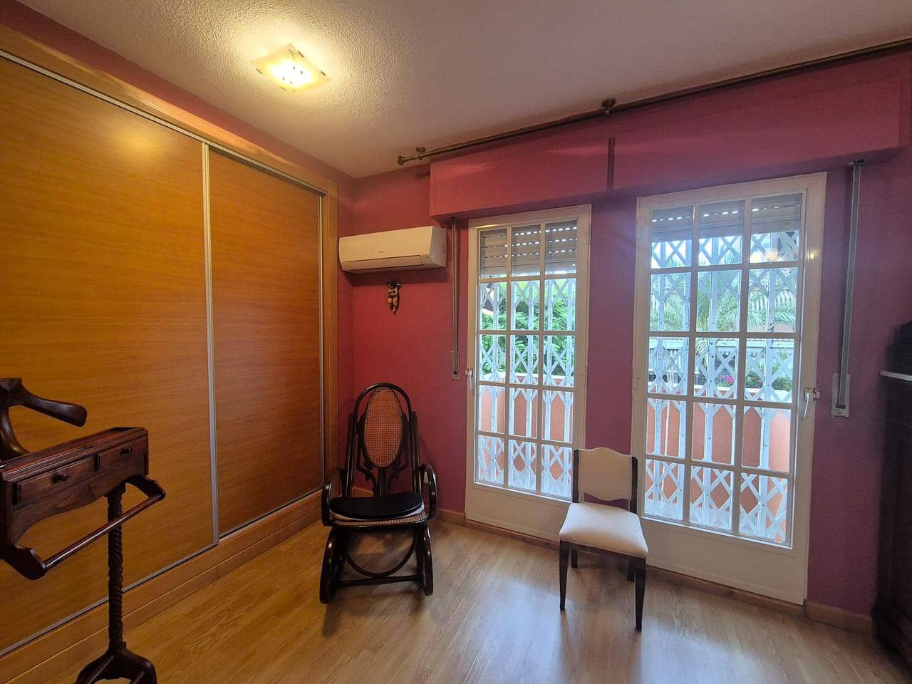 5 soverom Villa til salgs i Alicante by med svømmebasseng garasje - € 730 000 (Ref: 10008166)