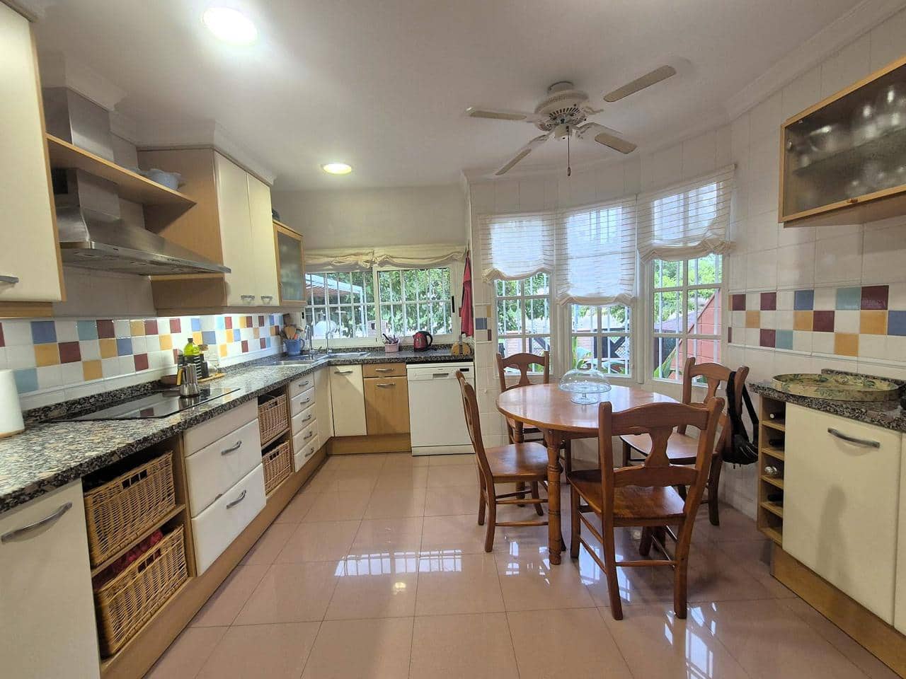 5 soverom Villa til salgs i Alicante by med svømmebasseng garasje - € 730 000 (Ref: 10008166)