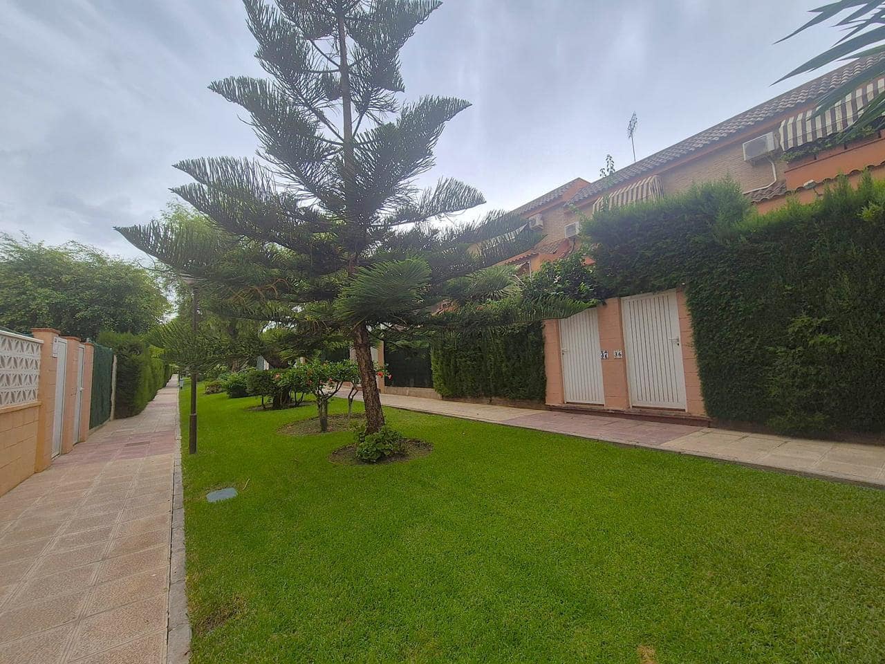 5 soverom Villa til salgs i Alicante by med svømmebasseng garasje - € 730 000 (Ref: 10008166)