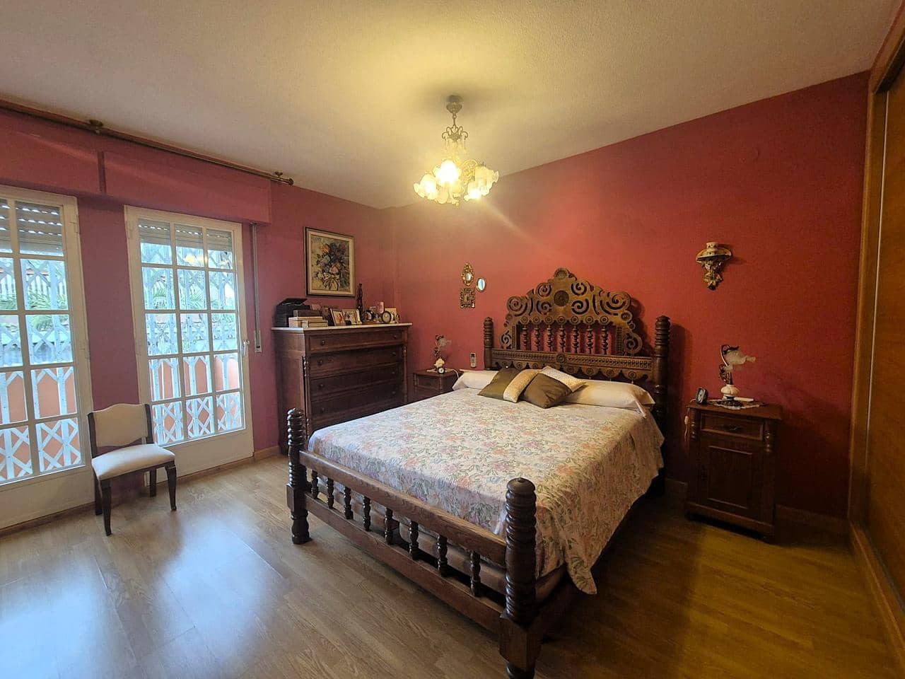 5 soverom Villa til salgs i Alicante by med svømmebasseng garasje - € 730 000 (Ref: 10008166)