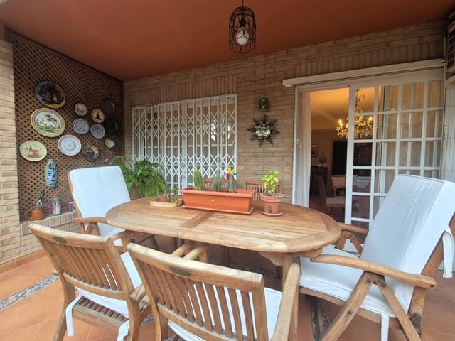 5 soverom Villa til salgs i Cabo de las Huertas, Alicante by med svømmebasseng garasje - € 730 000 (Ref: 10008166)