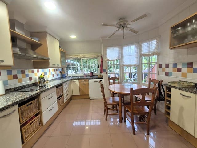 5 soverom Villa til salgs i Cabo de las Huertas, Alicante by med svømmebasseng garasje - € 730 000 (Ref: 10008166)