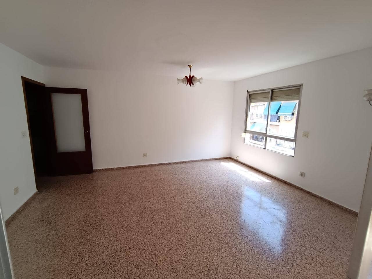4 Zimmer Wohnung zu verkaufen in Alicante / Alacant Stadt mit Garage - 249.000 € (Ref: 10009715)