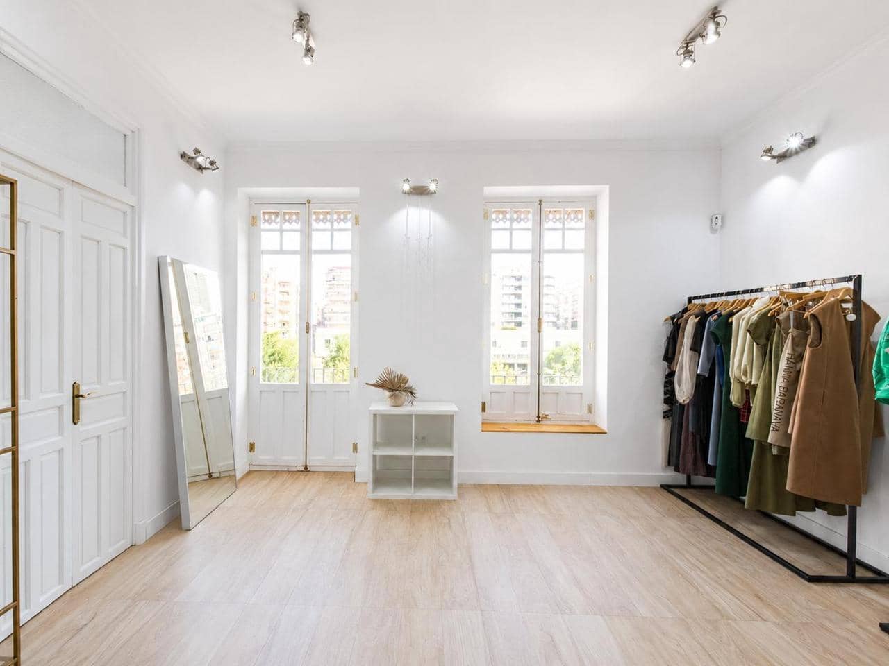 5 bedroom Office for rent in Alicante / Alacant city - € 1,200 (Ref: 10050515)