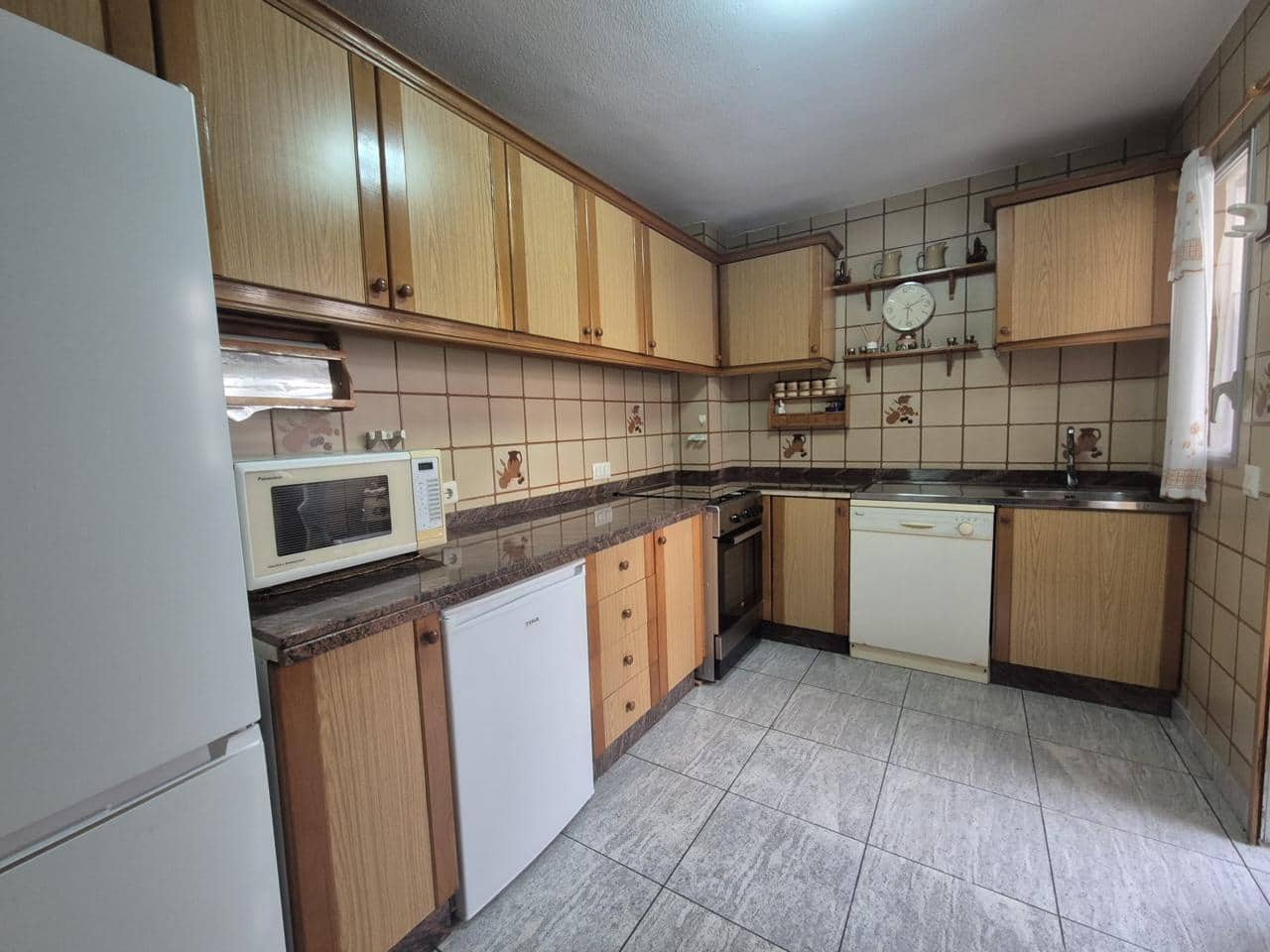 3 slaapkamer Flat te huur in Alicante stad met garage - € 1.400 (Ref: 10135215)