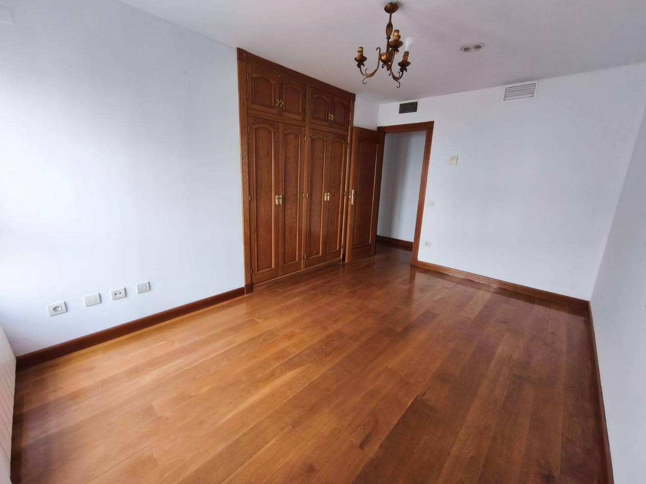 4 soveværelse Lejlighed til salg i Alicante by med garage - € 750.000 (Ref: 10154085)