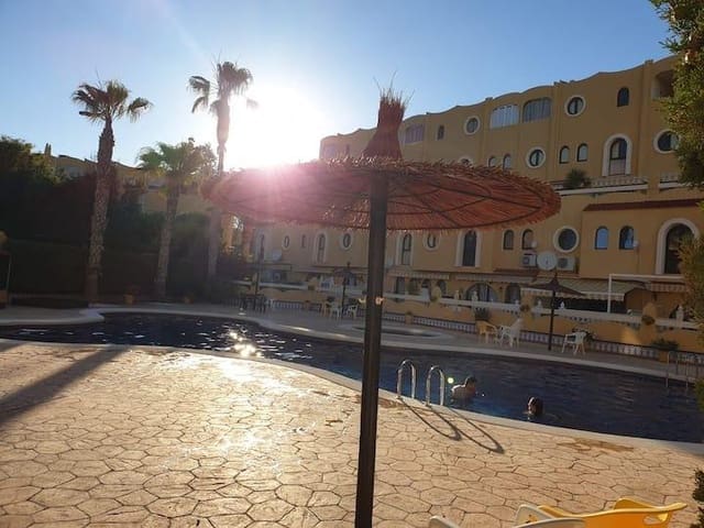 2 soverom Villa til leie i El Campello med svømmebasseng garasje - € 1 350 (Ref: 10181959)