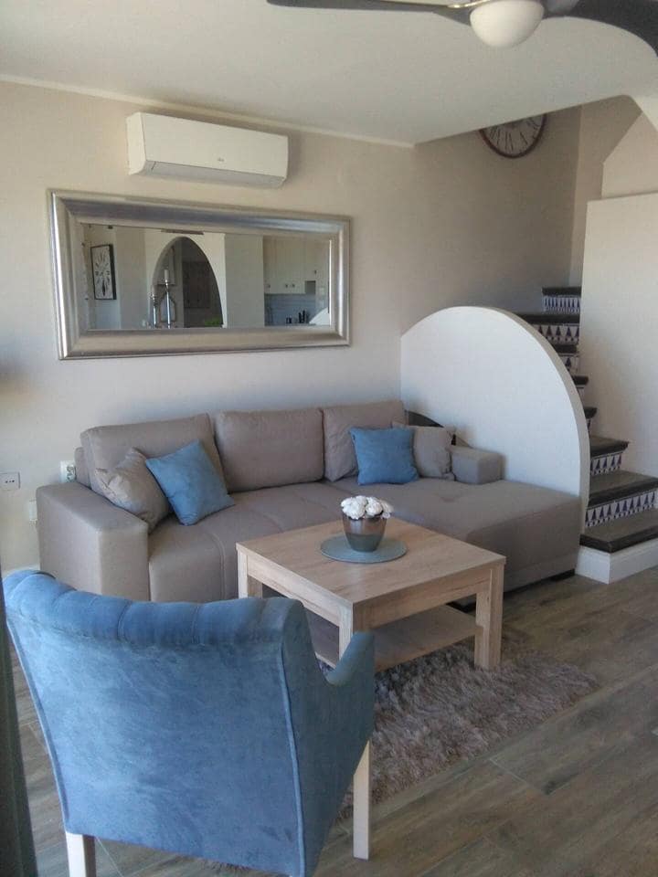 2 soverom Villa til leie i El Campello med svømmebasseng garasje - € 1 350 (Ref: 10181959)