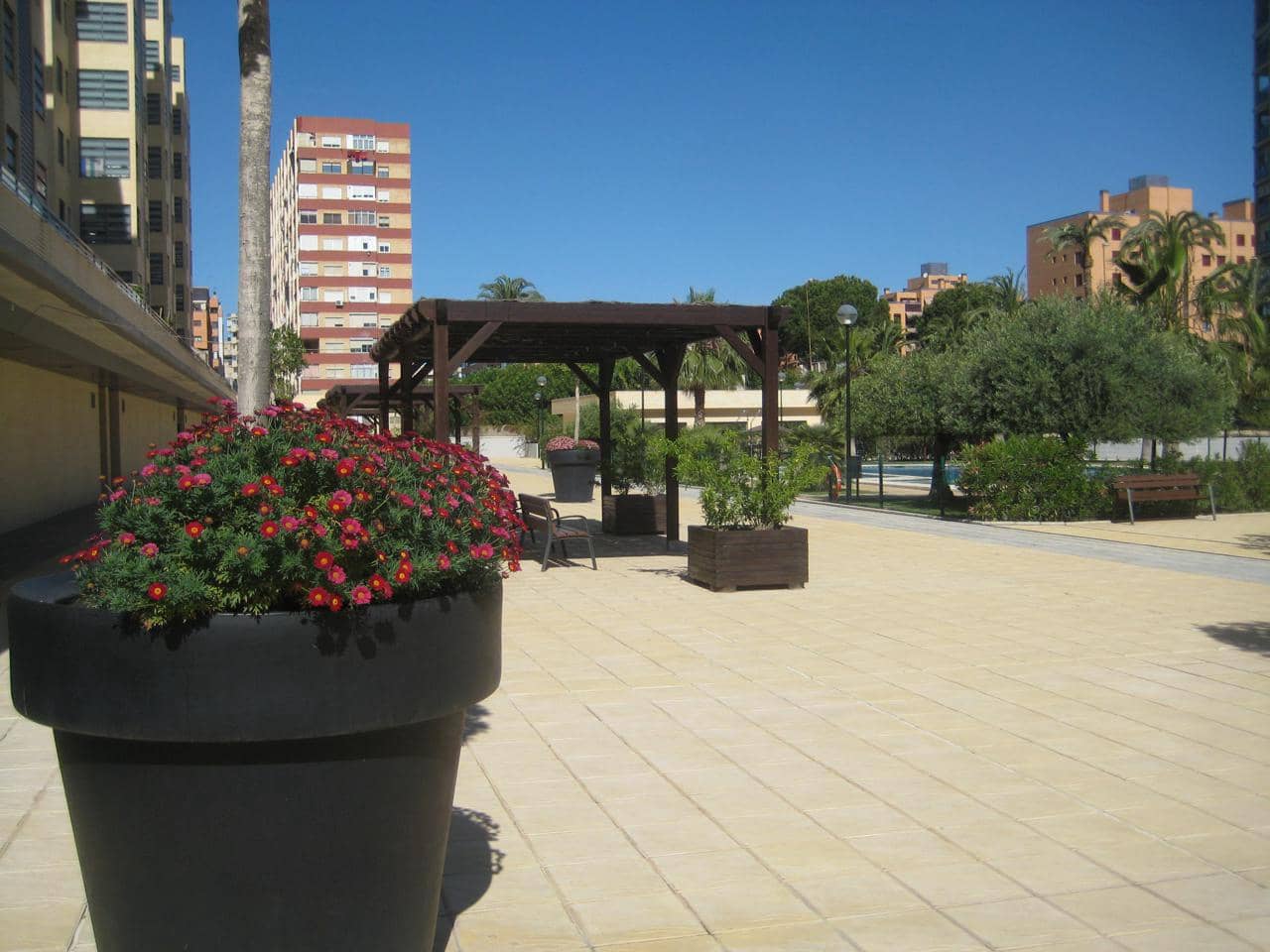 3 bedroom Flat for rent in Alicante / Alacant city with pool garage - € 1,450 (Ref: 5938451)