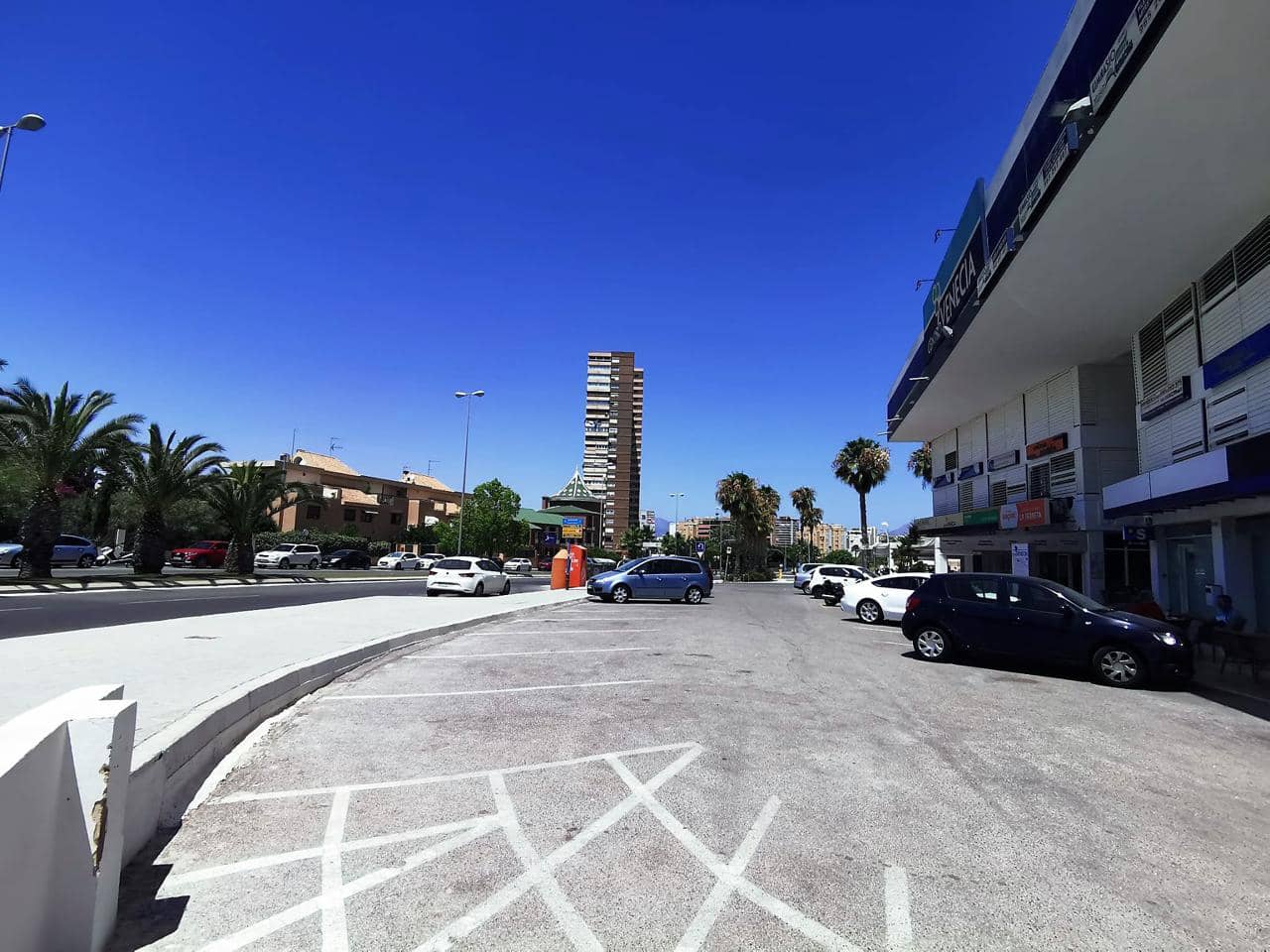 2 bedroom Business for sale in Alicante / Alacant city with garage - € 450,000 (Ref: 6233197)