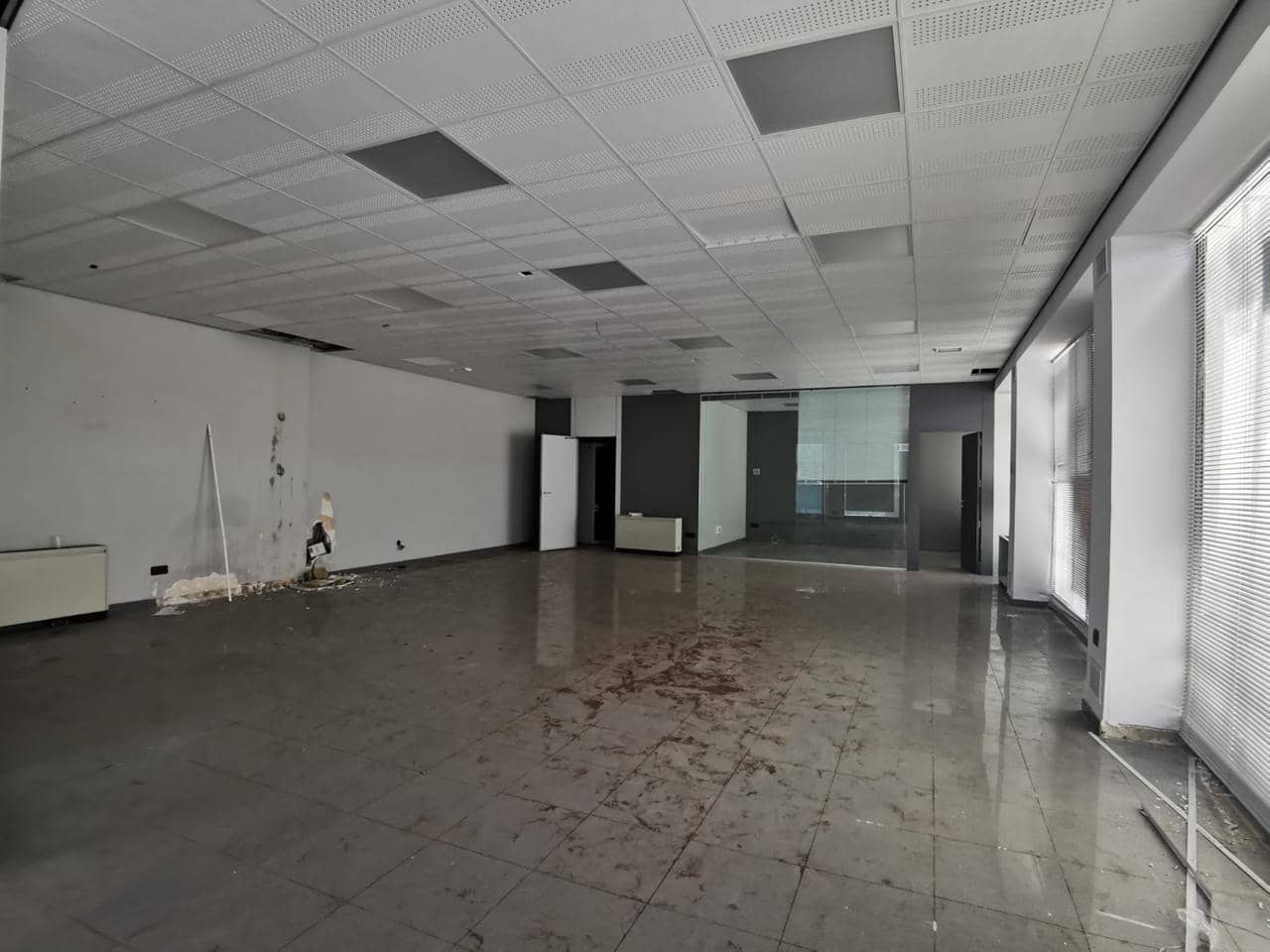 2 bedroom Business for sale in Alicante / Alacant city with garage - € 450,000 (Ref: 6233197)