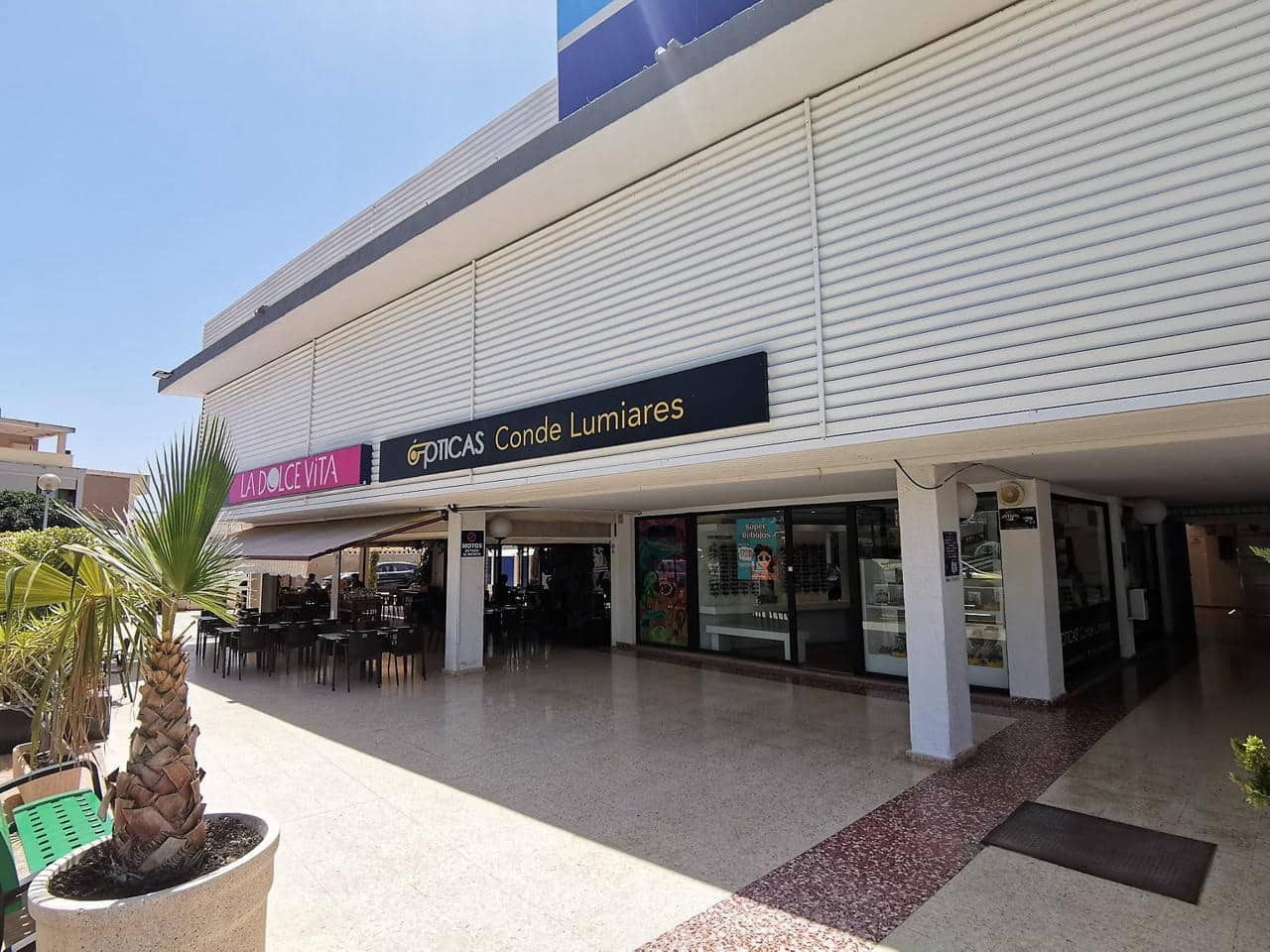 2 bedroom Business for sale in Alicante / Alacant city with garage - € 450,000 (Ref: 6233197)