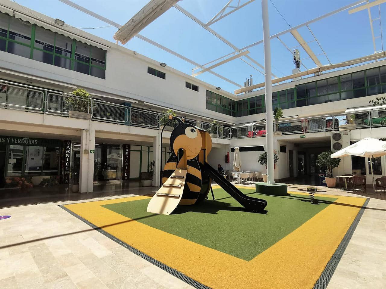 2 bedroom Business for sale in Alicante / Alacant city with garage - € 450,000 (Ref: 6233197)