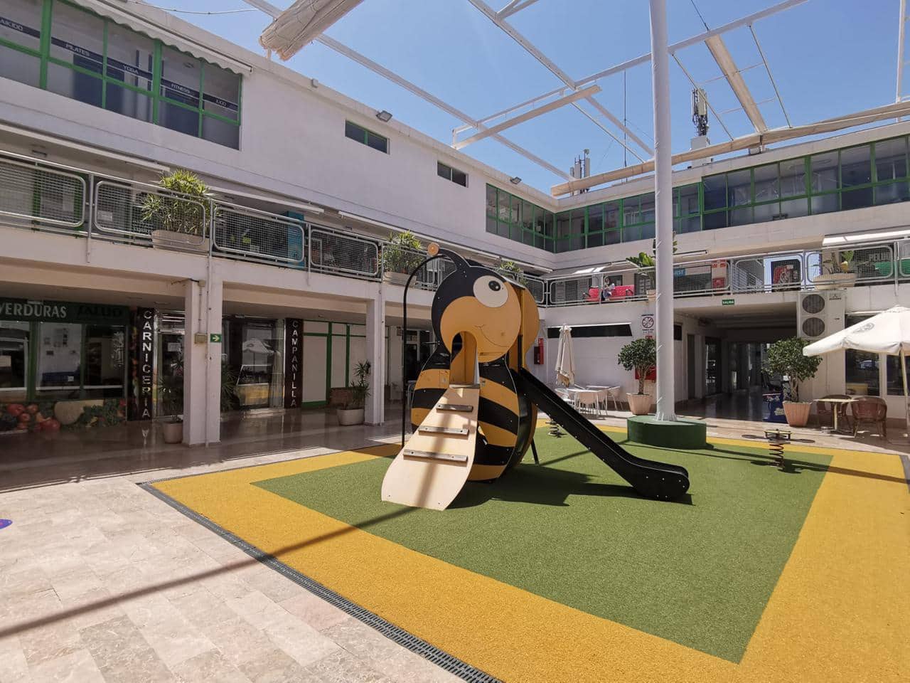 2 bedroom Business for sale in Alicante / Alacant city with garage - € 450,000 (Ref: 6233197)