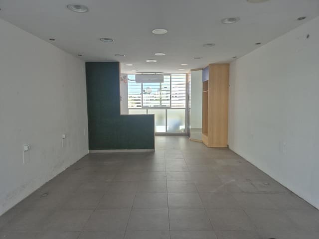 1 soveværelse Virksomhed til leje i Cabo de las Huertas, Alicante by med garage - € 750 (Ref: 6588421)