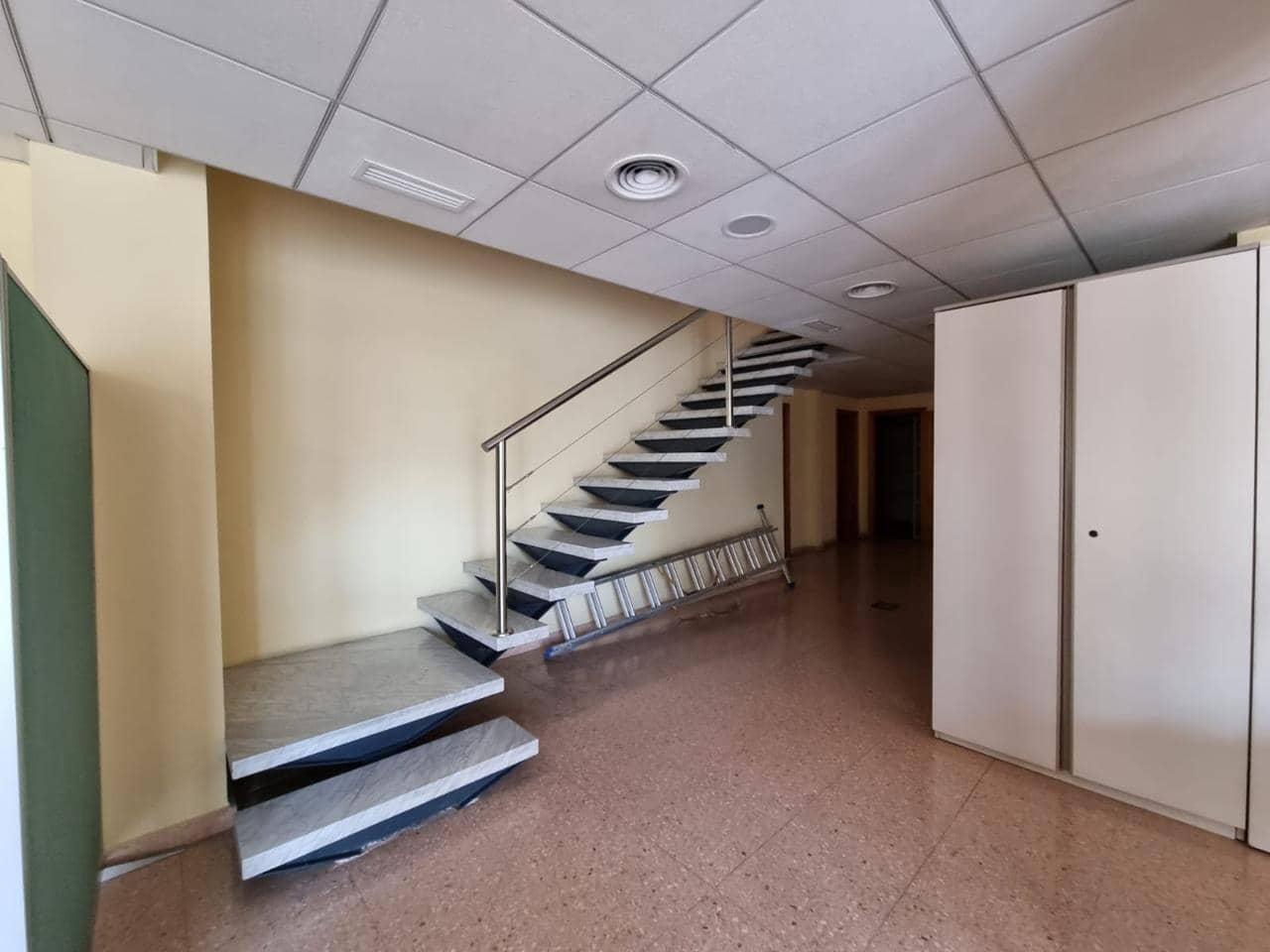5 chambre Entreprise à vendre à Alicante ville - 350 000 € (Ref: 6714791)