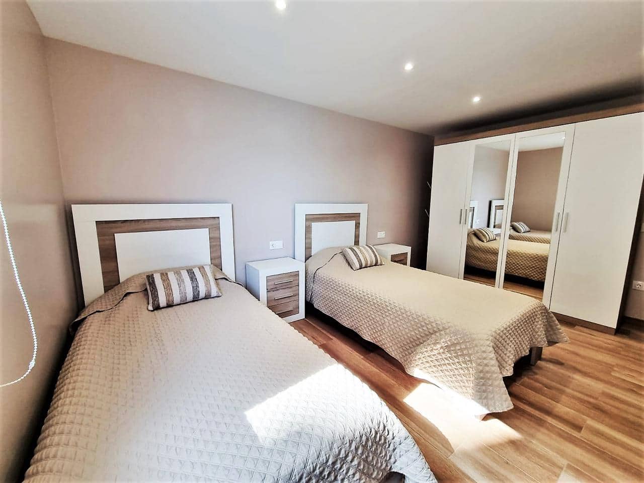 4 makuuhuone Asunto myytävänä paikassa Alicante kaupunki mukana 
autotalli - 525 000 € (Ref: 7090561)