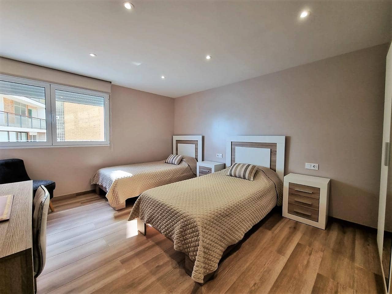 4 makuuhuone Asunto myytävänä paikassa Alicante kaupunki mukana 
autotalli - 525 000 € (Ref: 7090561)