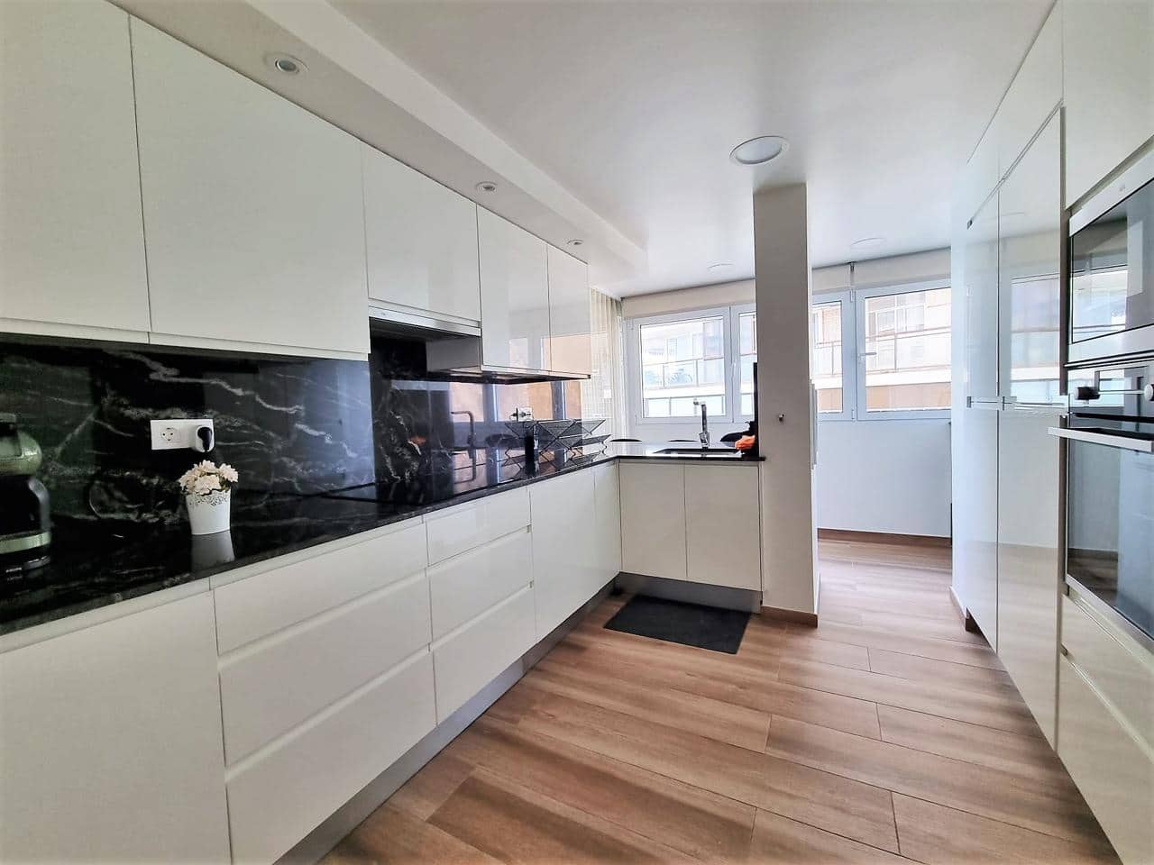 4 makuuhuone Asunto myytävänä paikassa Alicante kaupunki mukana 
autotalli - 525 000 € (Ref: 7090561)