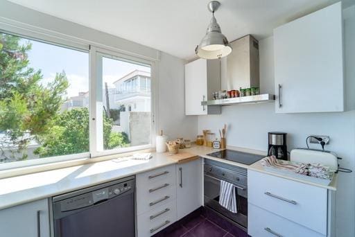 3 soveværelse Lejlighed til leje i Cabo de las Huertas, Alicante by med garage - € 3.500 (Ref: 7635778)