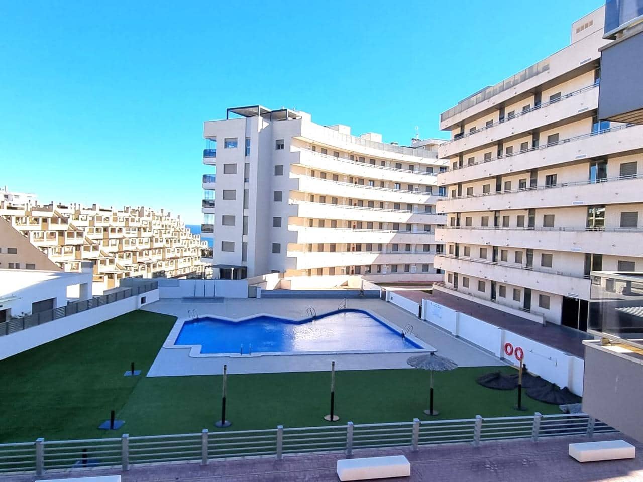 2 soverom Leilighet til salgs i Arenales del Sol med svømmebasseng garasje - € 295 000 (Ref: 7985742)