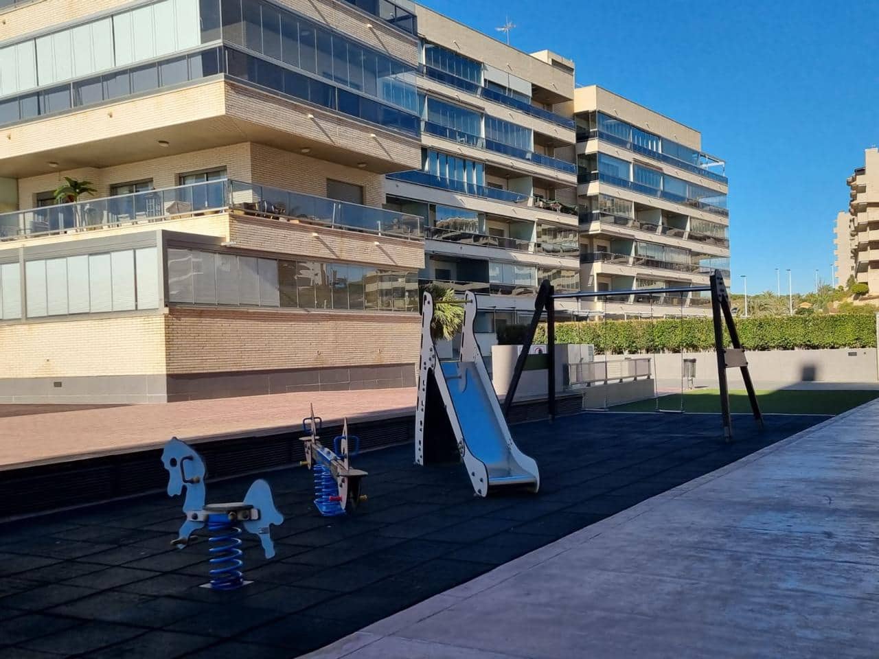 2 soverom Leilighet til salgs i Arenales del Sol med svømmebasseng garasje - € 295 000 (Ref: 7985742)