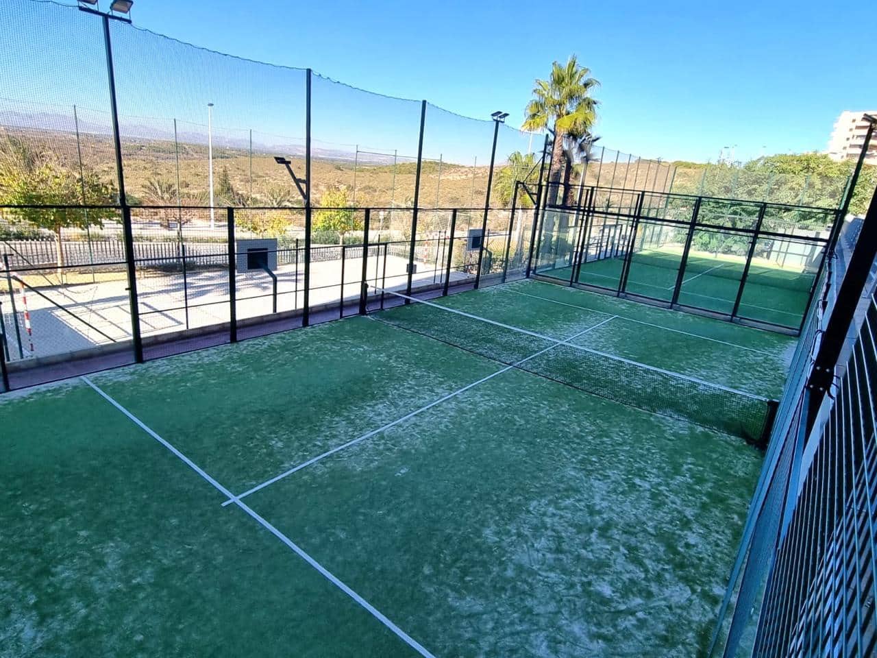 2 soverom Leilighet til salgs i Arenales del Sol med svømmebasseng garasje - € 295 000 (Ref: 7985742)