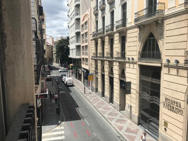 6 bedroom Office for rent in Alicante / Alacant city - € 1,100 (Ref: 8092564)