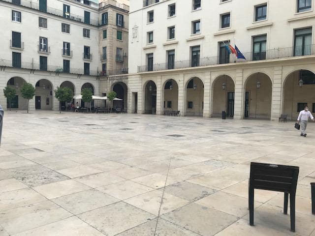 6 bedroom Office for rent in Alicante / Alacant city - € 1,100 (Ref: 8092564)