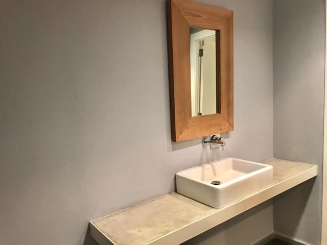 6 bedroom Office for rent in Casco Antiguo - Sant Cruz - Ayuntamiento, Alicante / Alacant city - € 1,100 (Ref: 8092564)