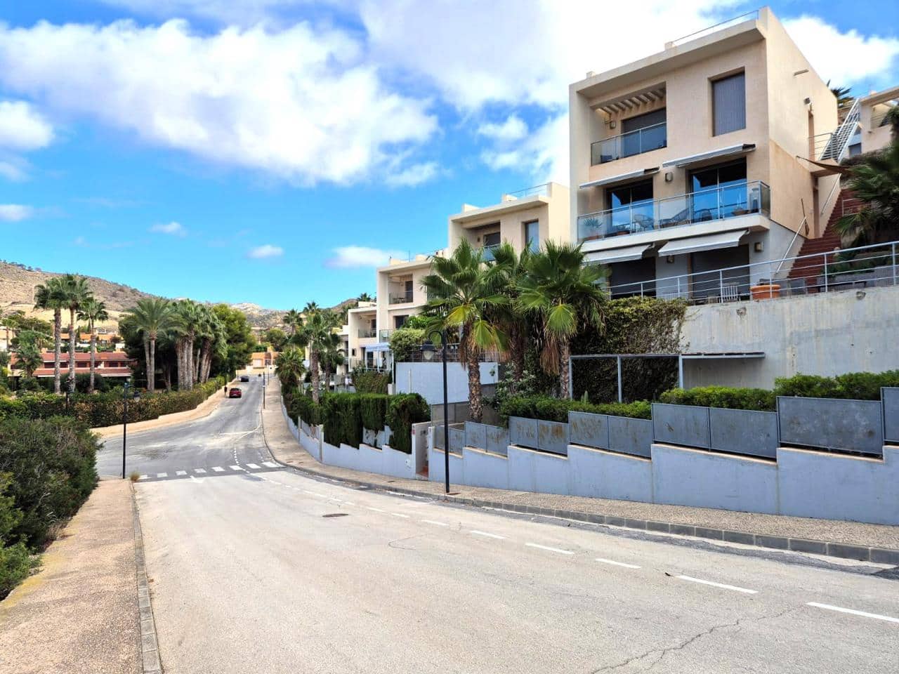 4 Zimmer Villa zu verkaufen in El Campello mit Pool Garage - 520.000 € (Ref: 8562583)