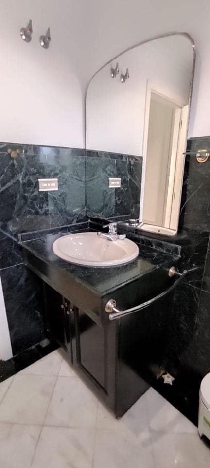 5 soverom Villa til salgs i Alicante by med svømmebasseng garasje - € 950 000 (Ref: 8576019)