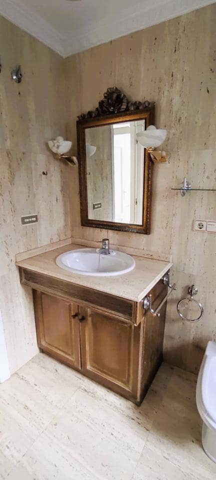 5 soverom Villa til salgs i Alicante by med svømmebasseng garasje - € 950 000 (Ref: 8576019)