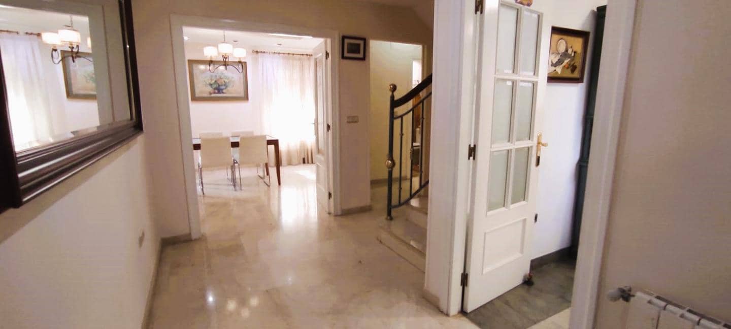 5 soverom Villa til salgs i Alicante by med svømmebasseng garasje - € 950 000 (Ref: 8576019)