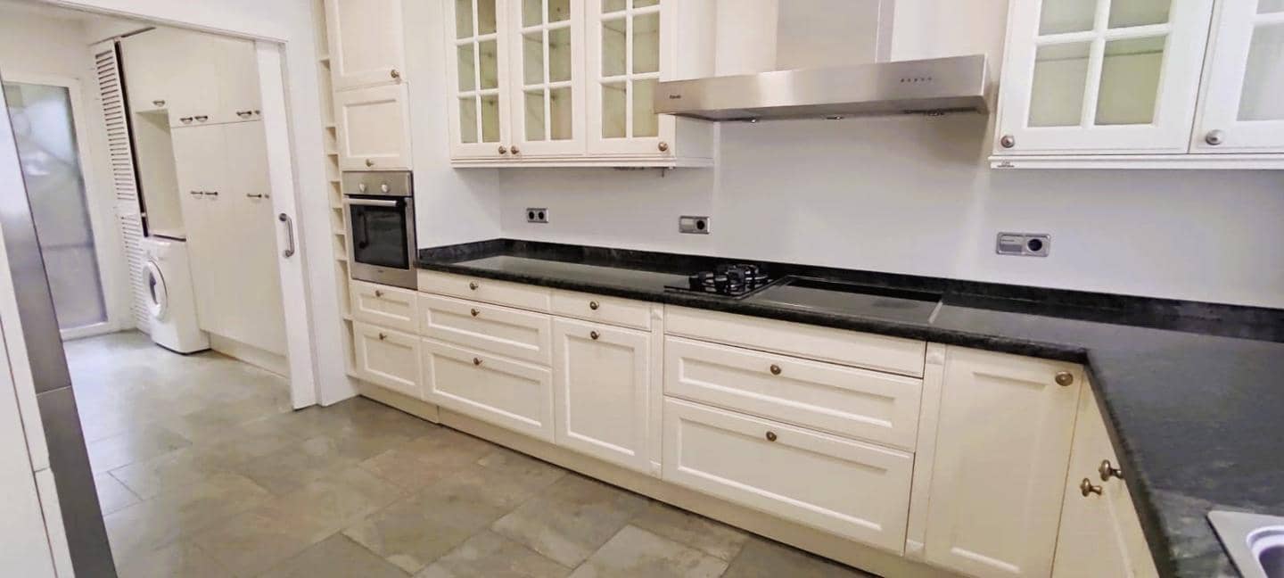 5 soverom Villa til salgs i Alicante by med svømmebasseng garasje - € 950 000 (Ref: 8576019)