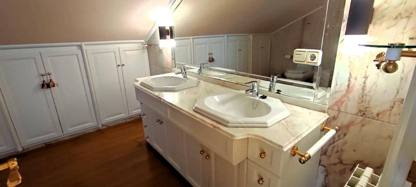 5 soverom Villa til salgs i Alicante by med svømmebasseng garasje - € 950 000 (Ref: 8576019)