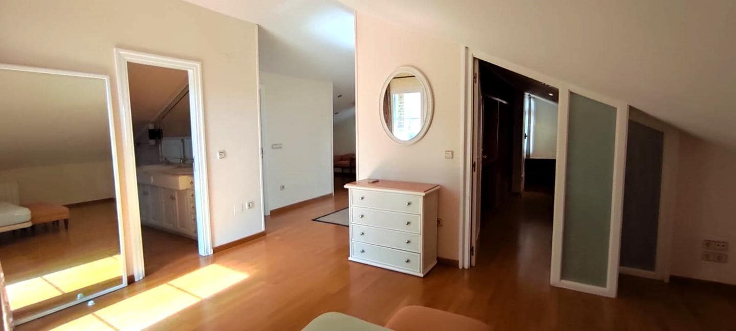 5 soverom Villa til salgs i Alicante by med svømmebasseng garasje - € 950 000 (Ref: 8576019)