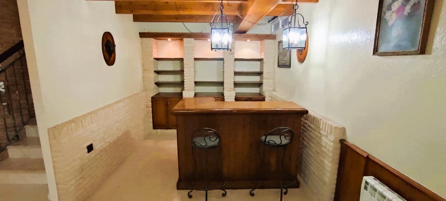 5 soverom Villa til salgs i Alicante by med svømmebasseng garasje - € 950 000 (Ref: 8576019)