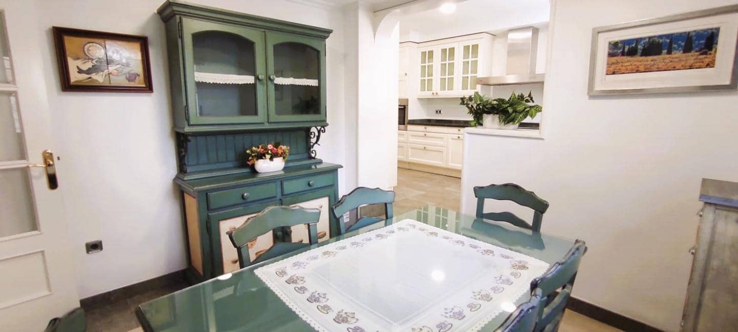 5 soverom Villa til salgs i Alicante by med svømmebasseng garasje - € 950 000 (Ref: 8576019)