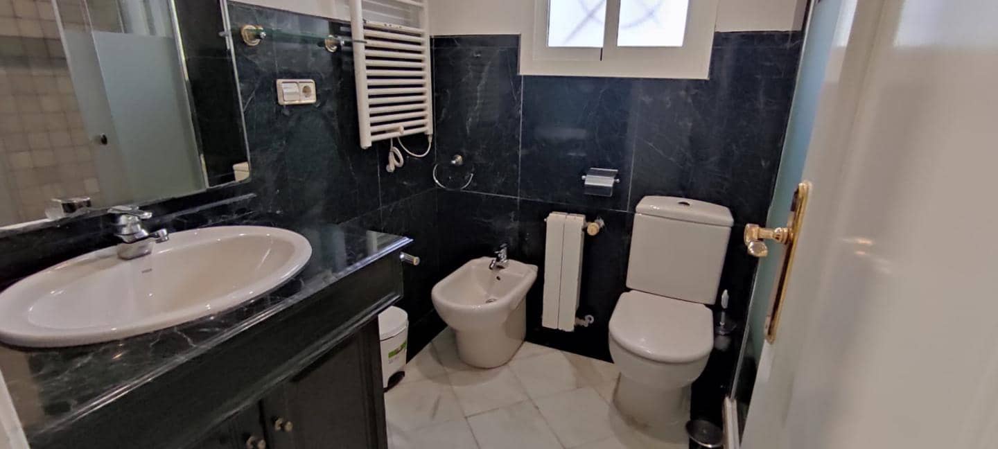 5 soverom Villa til salgs i Alicante by med svømmebasseng garasje - € 950 000 (Ref: 8576019)