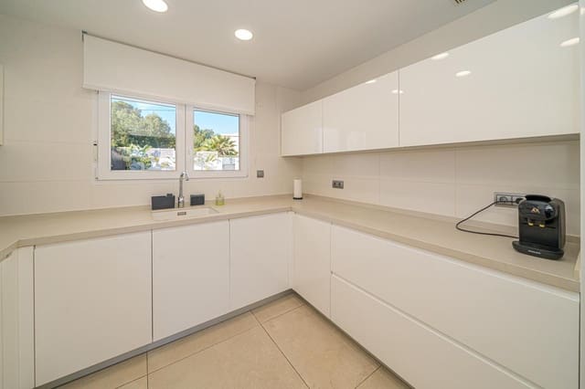 4 sypialnia Willa na sprzedaż w Albir, Alfaz del Pi / L'Alfàs del Pi z basenem garażem - 975 000 € (Ref: 8586794)