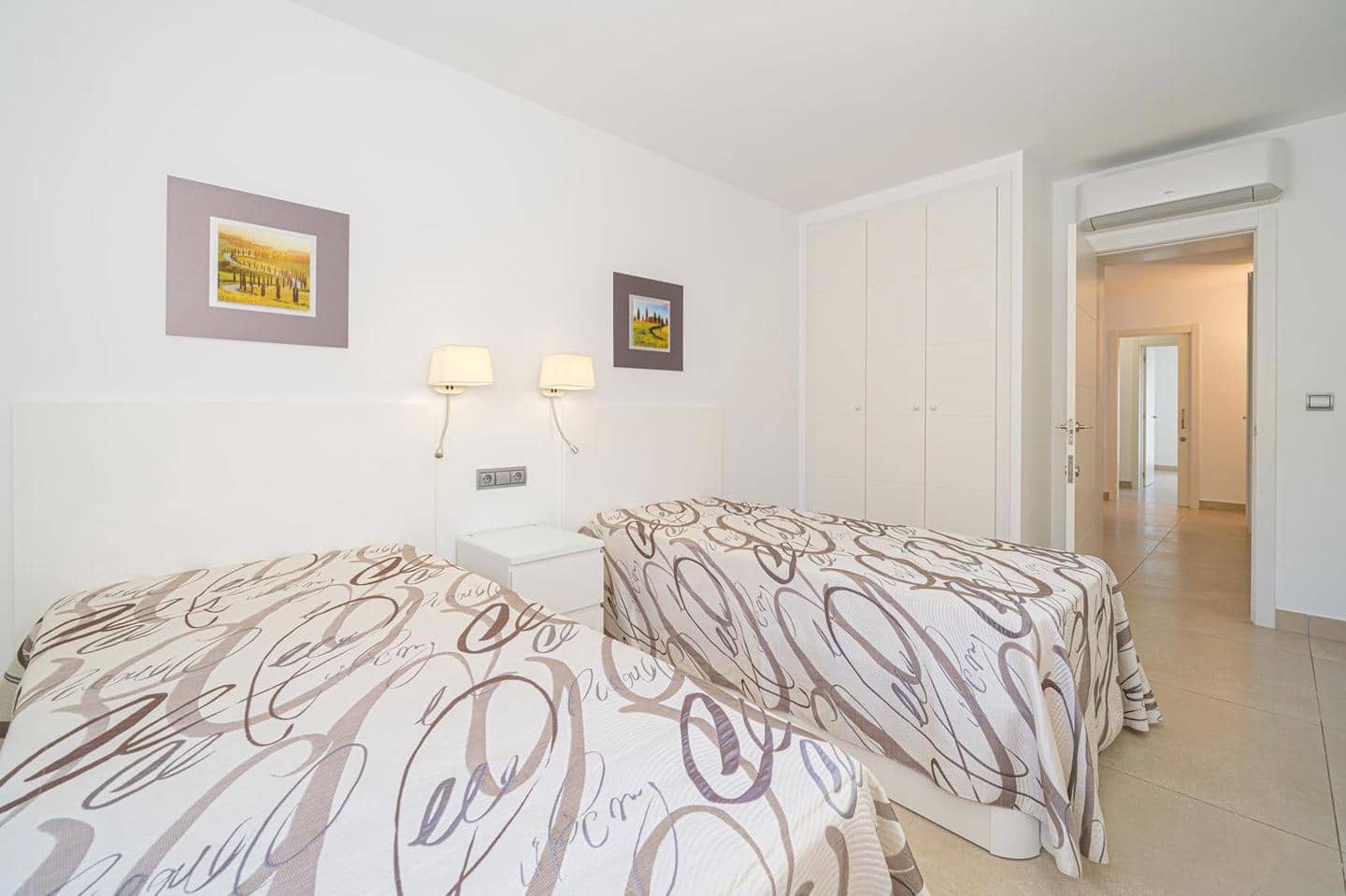 4 sypialnia Willa na sprzedaż w Alfaz del Pi / L'Alfas del Pi z basenem garażem - 975 000 € (Ref: 8586794)