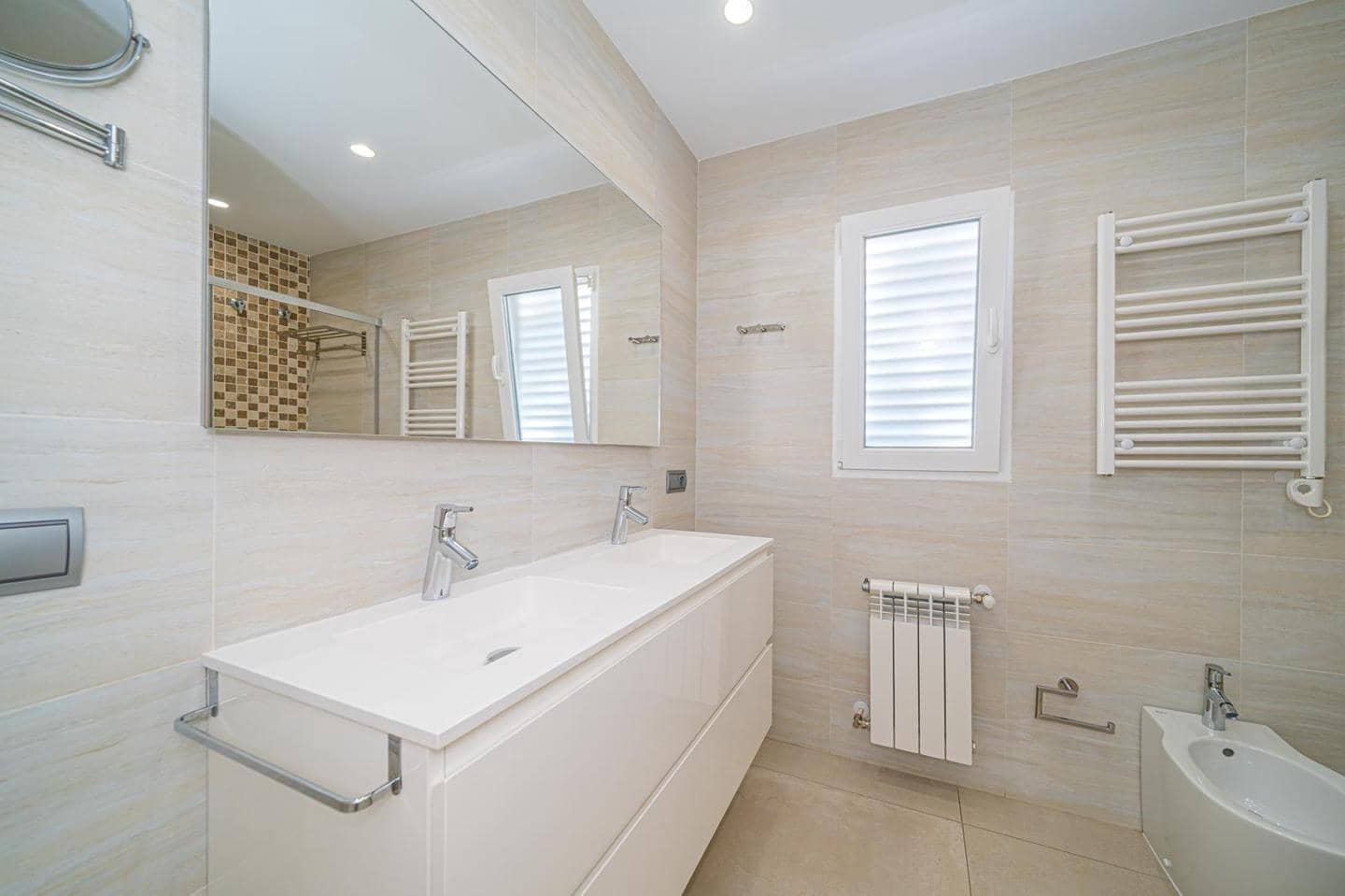 4 sypialnia Willa na sprzedaż w Alfaz del Pi / L'Alfas del Pi z basenem garażem - 975 000 € (Ref: 8586794)