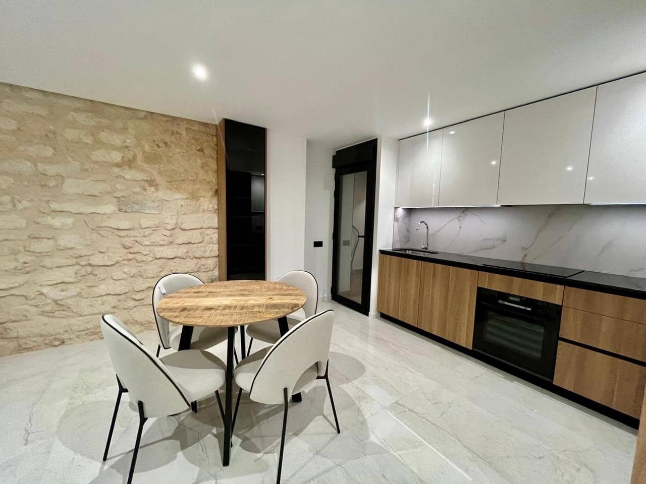 2 bedroom Flat for sale in Alicante / Alacant city - € 380,000 (Ref: 8653097)