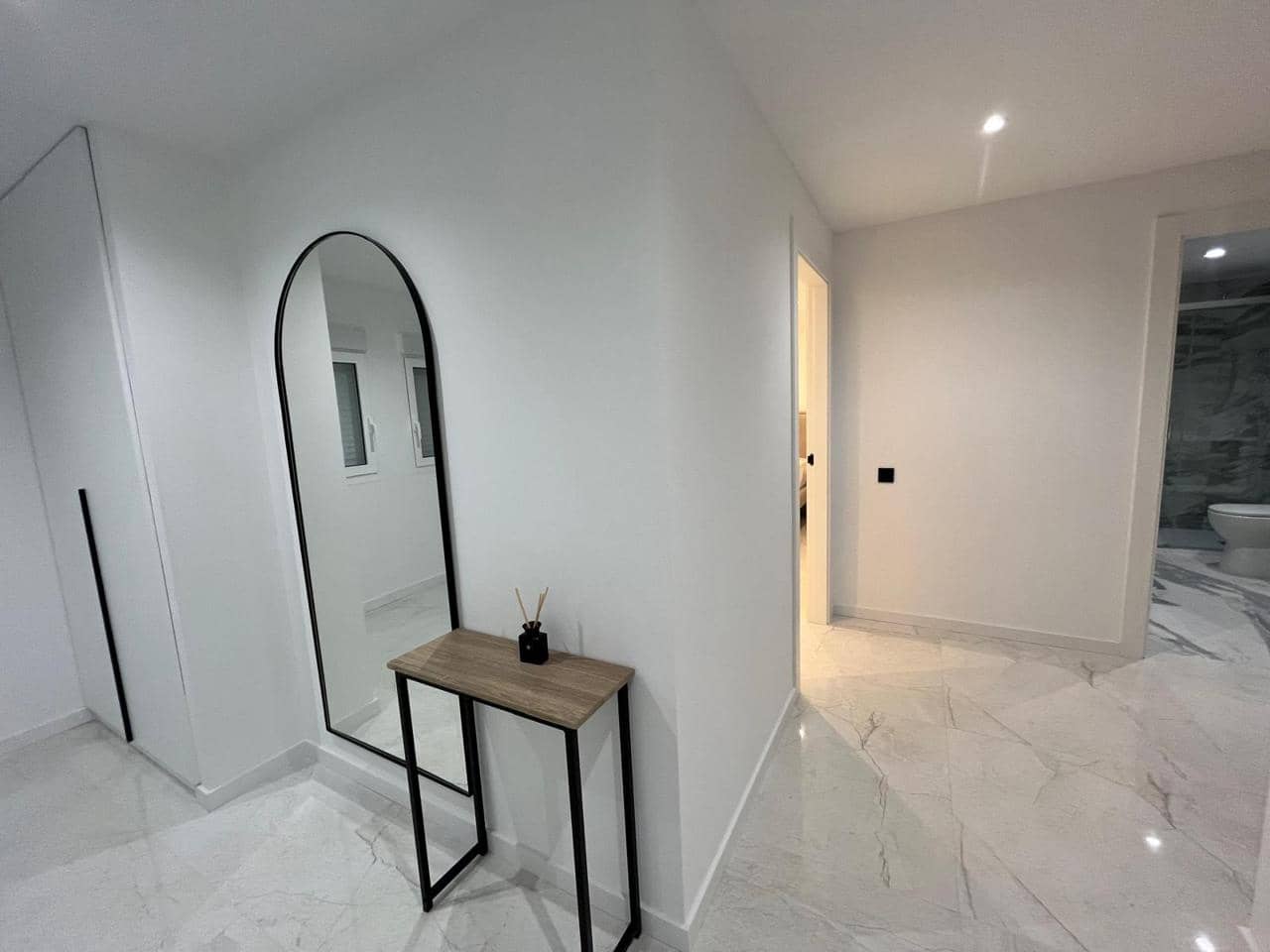 2 bedroom Flat for sale in Alicante / Alacant city - € 380,000 (Ref: 8653097)