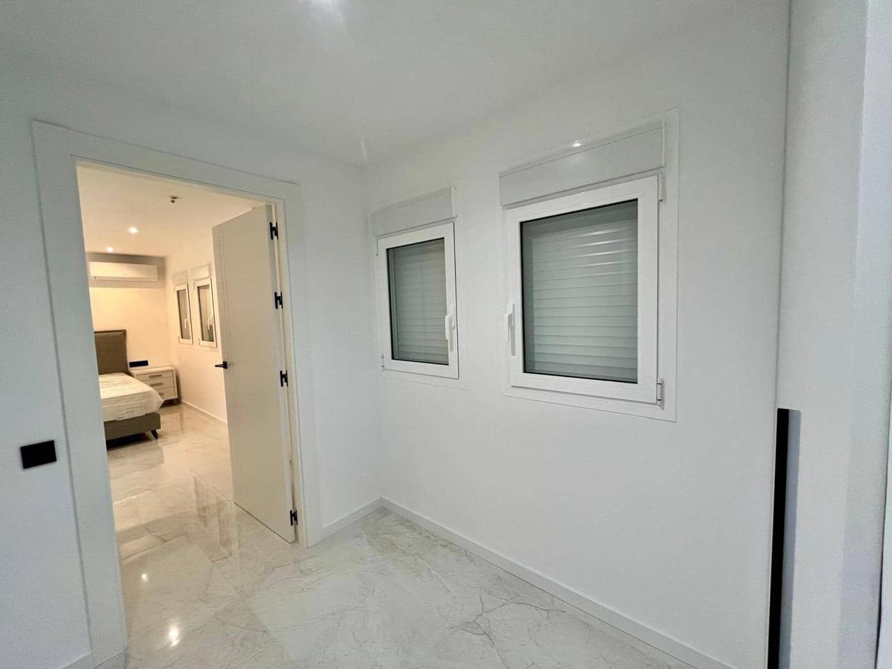 2 bedroom Flat for sale in Alicante / Alacant city - € 380,000 (Ref: 8653097)