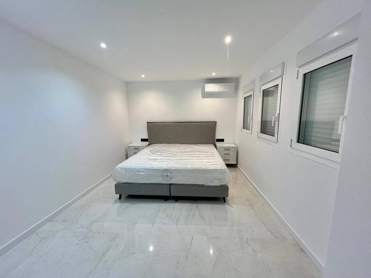 2 bedroom Flat for sale in Alicante / Alacant city - € 380,000 (Ref: 8653097)