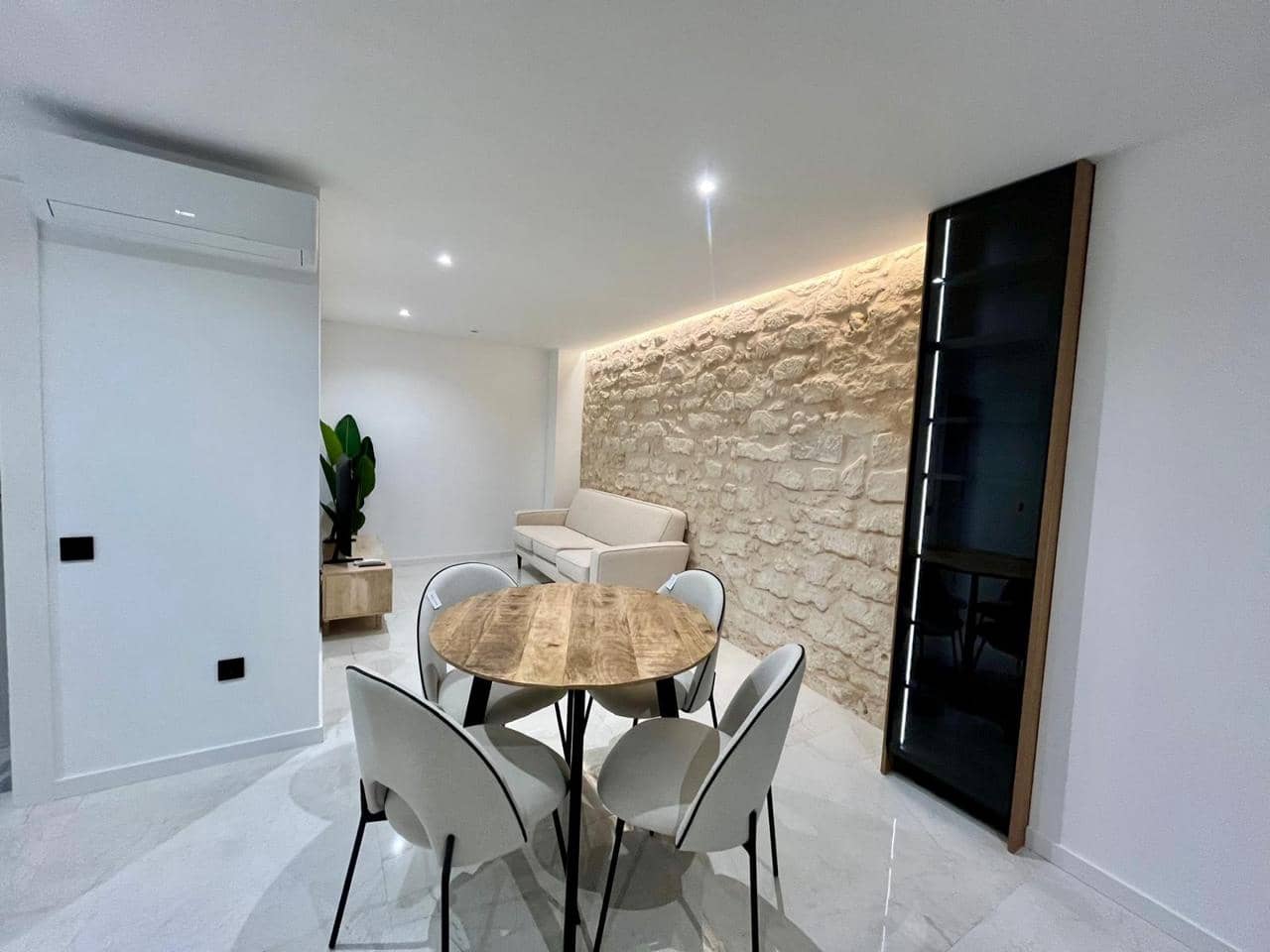 2 bedroom Flat for sale in Alicante / Alacant city - € 380,000 (Ref: 8653097)