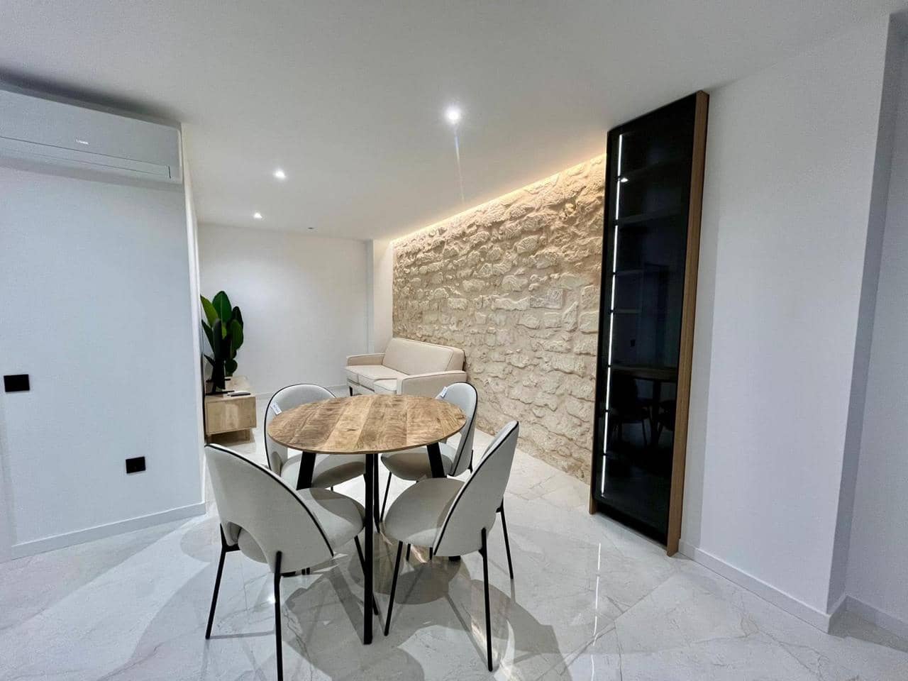 2 bedroom Flat for sale in Alicante / Alacant city - € 380,000 (Ref: 8653097)