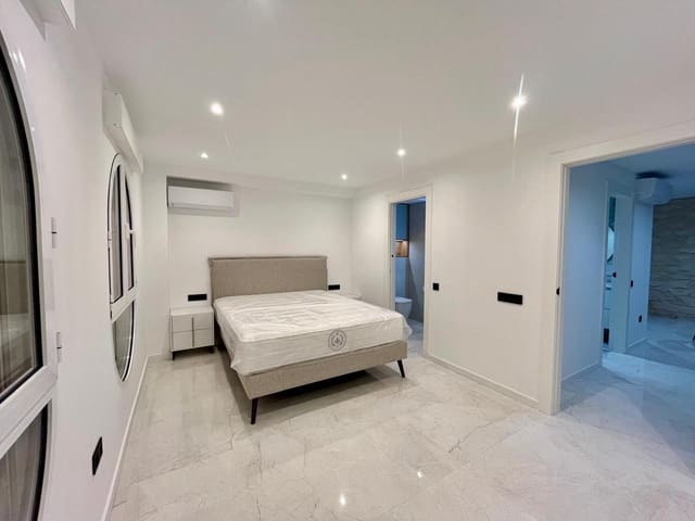 2 bedroom Flat for sale in Alicante / Alacant city - € 380,000 (Ref: 8653097)